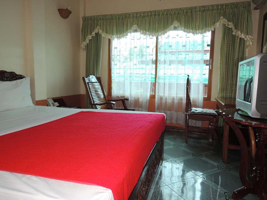 فندق باتامبانغفي  Thy Ny الغرفة الصورة